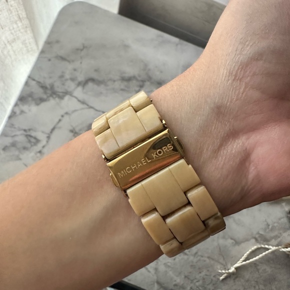 Michael Kors Watch - Picture 5 of 6